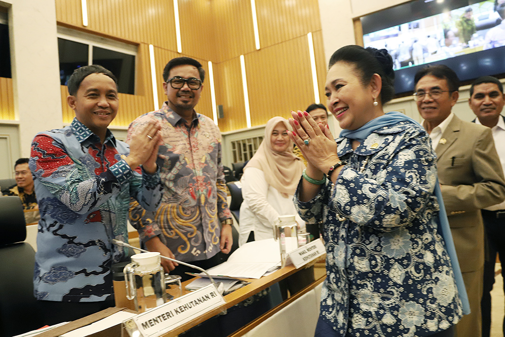 Menteri Kehutanan Raja Juli Antoni menghadiri rapat kerja bersama komisi IV DPR. (BeritaNasional/Elvis Sendouw)