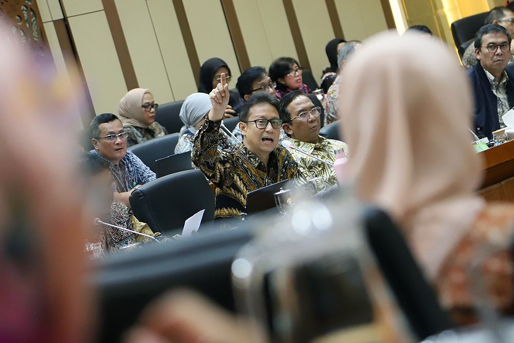 Rapat Kerja Komisi IX dengan Menteri Kesehatan RI serta menghadirkan Ketua Dewan Jaminan Sosial Nasional, Ketua Dewan Pengawas dan Direktur Utama BPJS Kesehatan. Membahas potensi defisit Dana Jaminan Sosial (DJS) Kesehatan tahun 2025. (BeritaNasional/Elvis Sendouw)