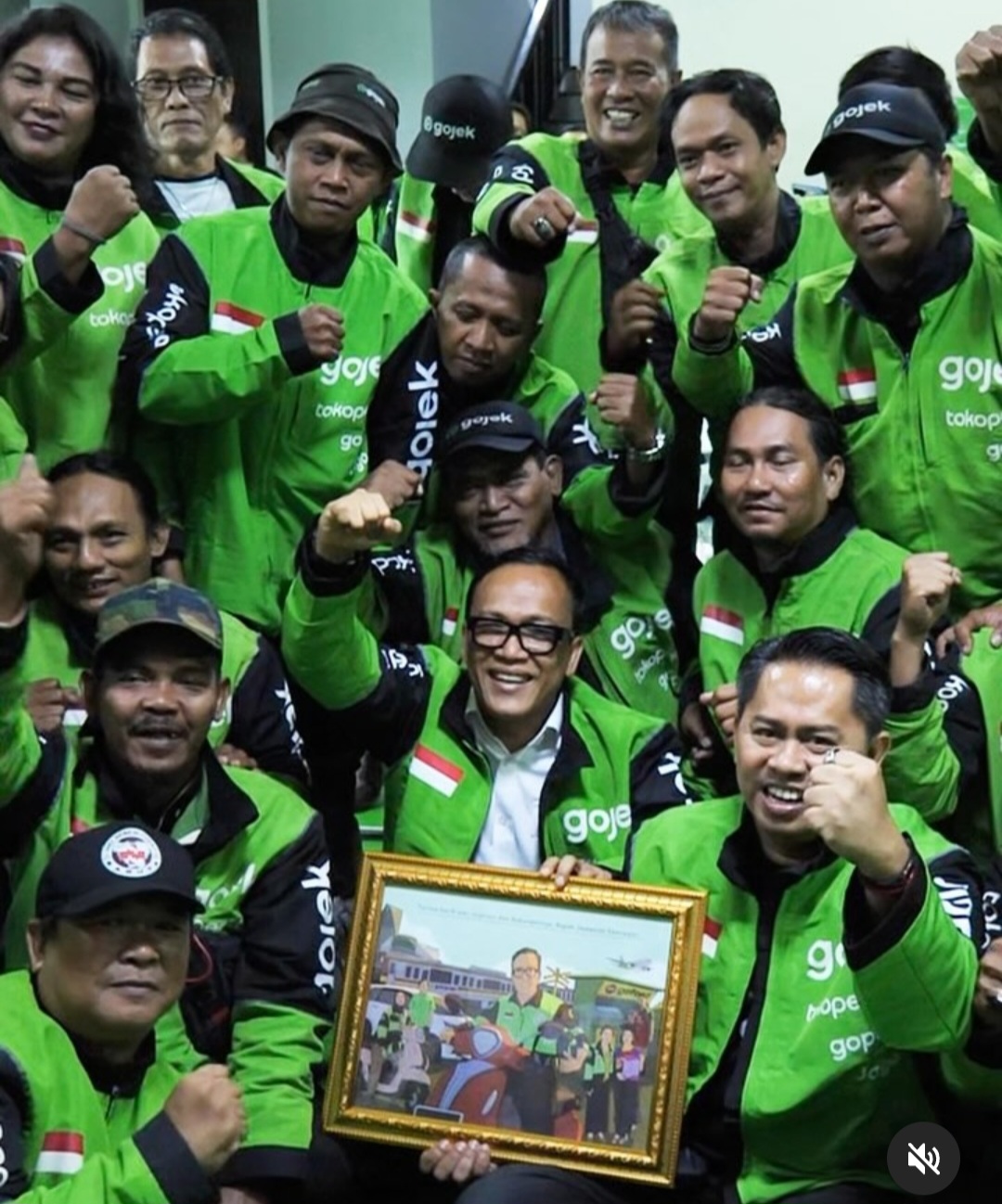 Mitra Gojek bersama Wamenaker Immanuel Ebenezer