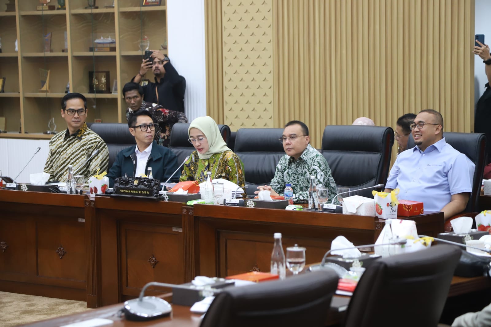 Komisi VI DPR gelar Rapat Kerja Tingkat I membahas RUU BUMN di Nusantara I, Kompleks Parlemen, Senayan, Jakarta, Sabtu (1/2/2025). (BeritaNasional/Elvis Sendouw)