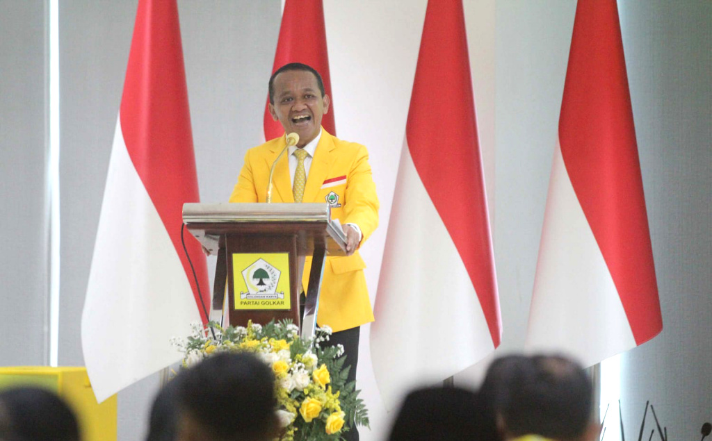 Ketua Umum Partai Golkar Bahlil Lahadalia menyampaikan sambutan dalam Rapat Kerja Nasional Partai Golkar Tahun 2025 di Kantor DPP Partai Golkar, Jakarta, Sabtu (8/2/2025).  (Beritanasional.com/Oke Atmaja)