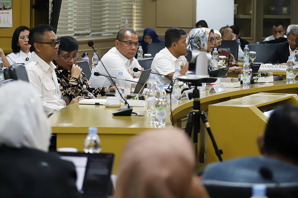 Rapat evaluasi Rancangan Peraturan Daerah (Raperda) dan Peraturan Daerah (Perda). (BeritaNasional/Elvis Sendouw)