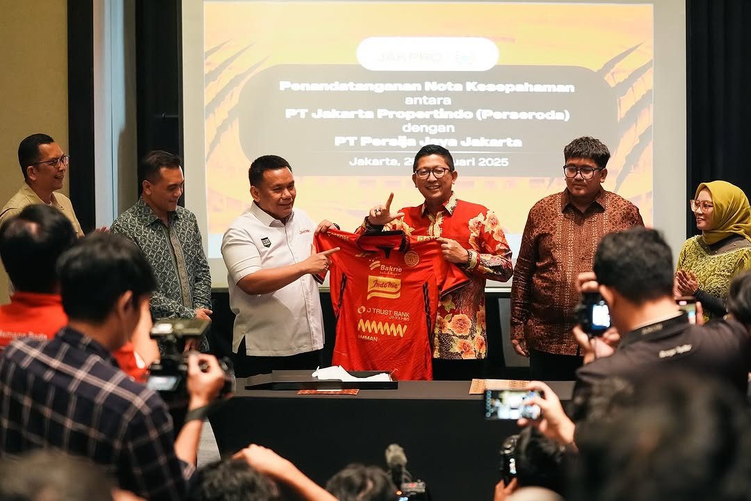 Persija resmi menandatangani Nota Kesepahaman bersama PT Jakpro terkait homebase Persija. (Foto/Instagram)