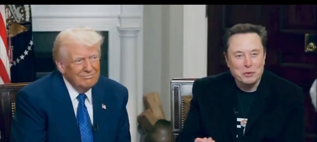 Elon Musk bersama Presiden AS Donald Trump dalam satu kesempatan (BeritaNasional/X)