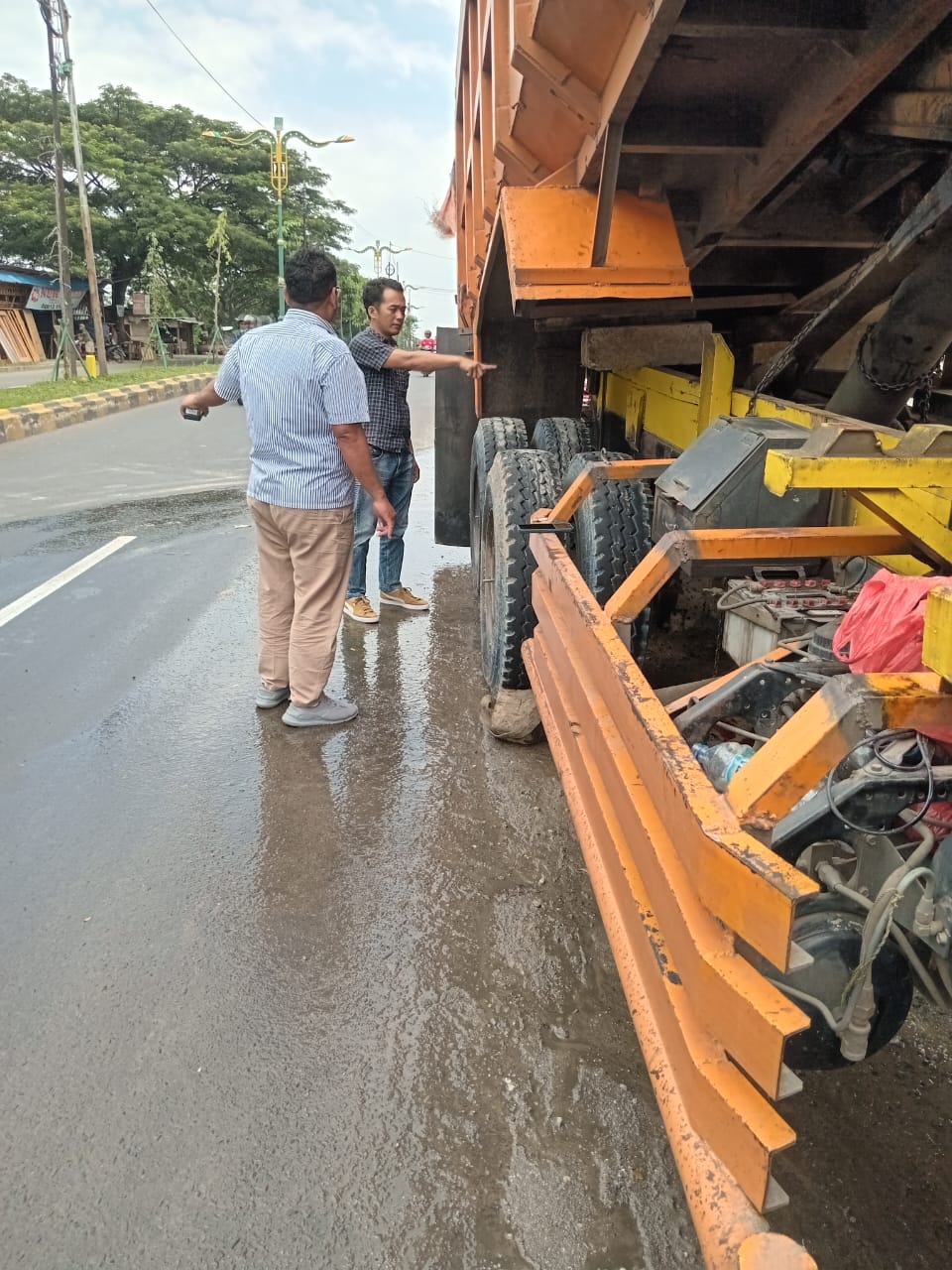 Dump truk tempat sopir meninggal karena terjepit sasis. (Foto/Istimewa)