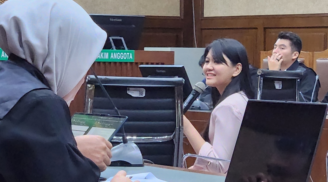 Saksi bernama Stephanie Christel dalam sidang. (Beritanasional/Panji Septo)