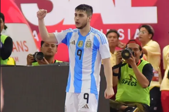 Pemain Timnas Futsal Argentina saat menghadapi Timnas Indonesia. (Foto/Instagram/AFA Argentina)