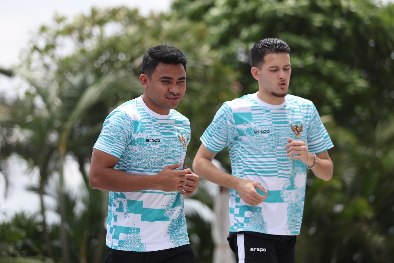 Asnawi Mangkualam (kiri) saat latihan bersama timnas Indonesia. (foto/PSSI)