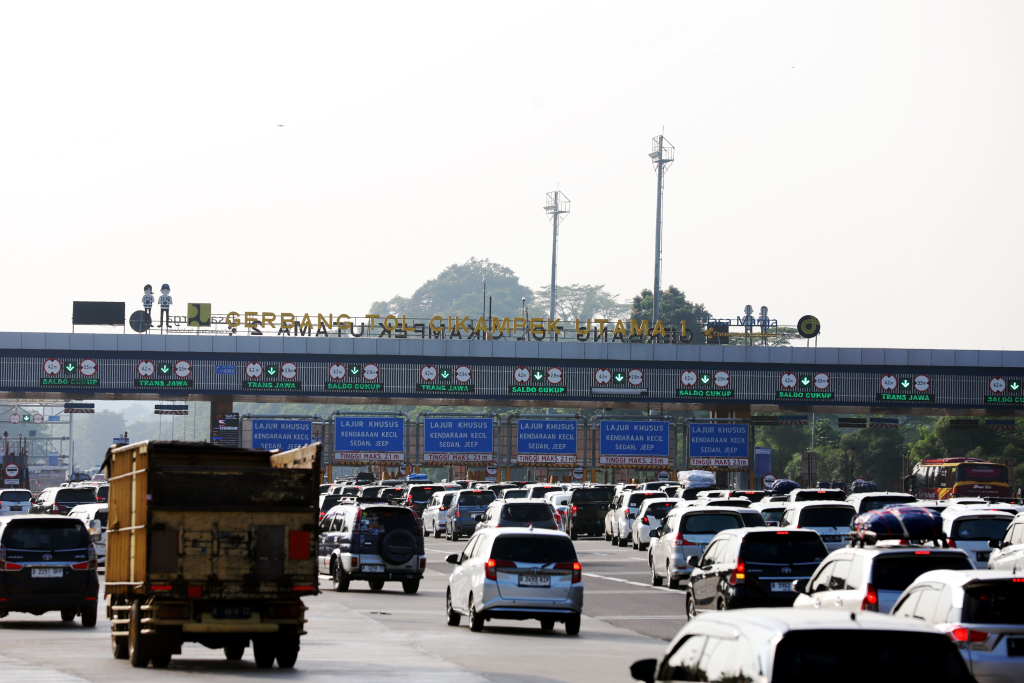 Gerbang Tol Cikampek saat arus mudik Lebaran. (BeritaNasional/Elvis).