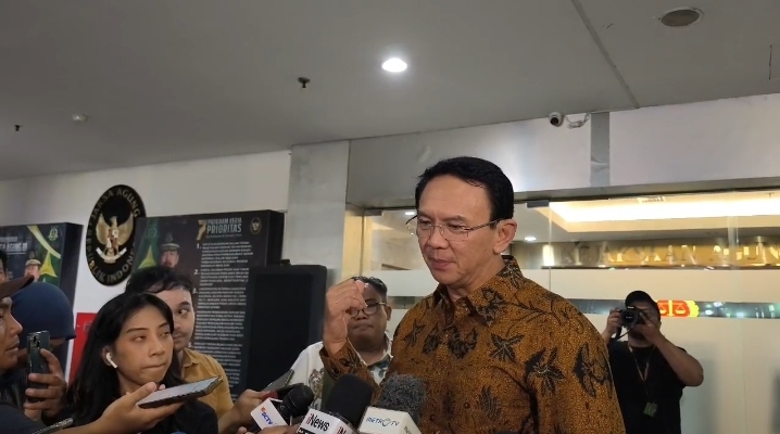 Mantan Komisaris Utama Pertamina Basuki Tjahaja Purnama alias Ahok saat diwawancarai. (BeritaNasional/Bachtiarudin Alam)