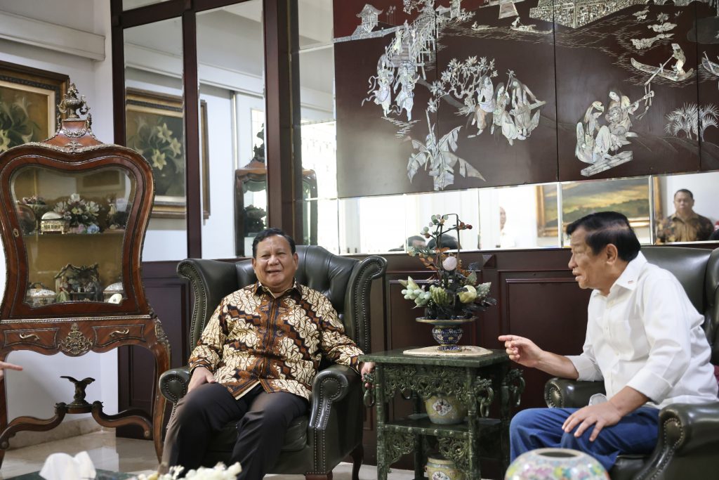 Ketum Pepabri Agum Gumelar (kanan) bersama Presiden Prabowo Subianto. (Foto/Gerindra