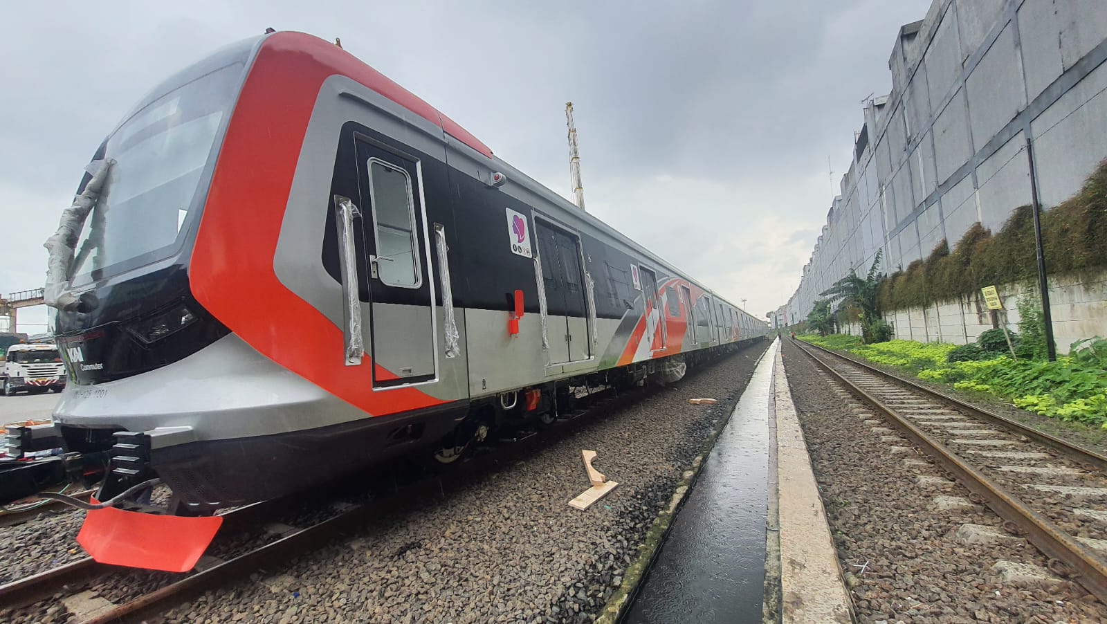 Kereta komuter. (BeritaNasional/Oke Atmaja)