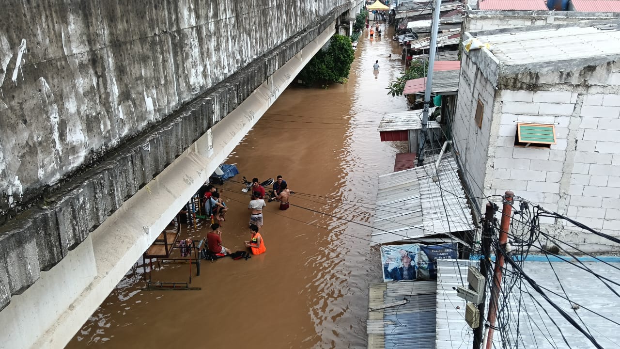 Banjir di Rawajati Bekasi (BeritaNasional/Oke Atmaja)