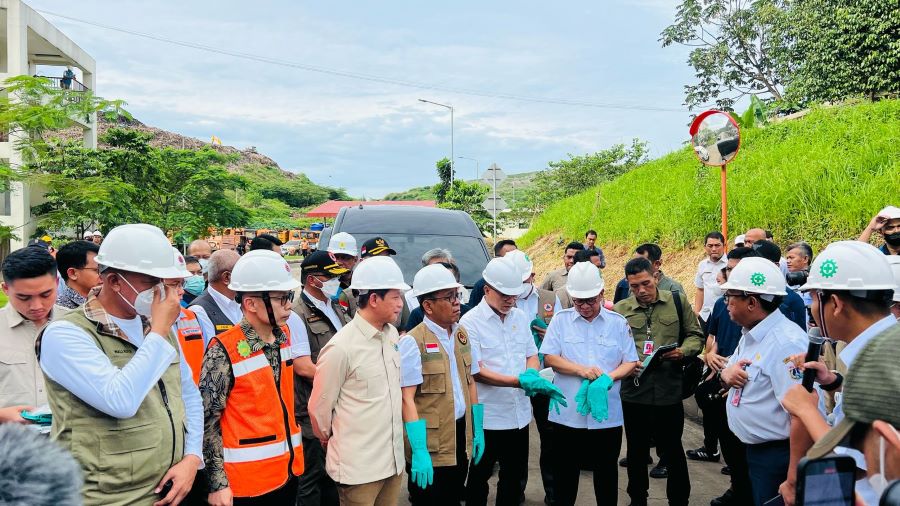 Momen Menteri Koordinator Pangan Zulkifli Hasan dan Menteri Koordinator Pembangunan Manusia dan Kebudayaan, Pratikno berkunjung ke TPST Bantargebang. (Foto/doc. Pemprov DKI)