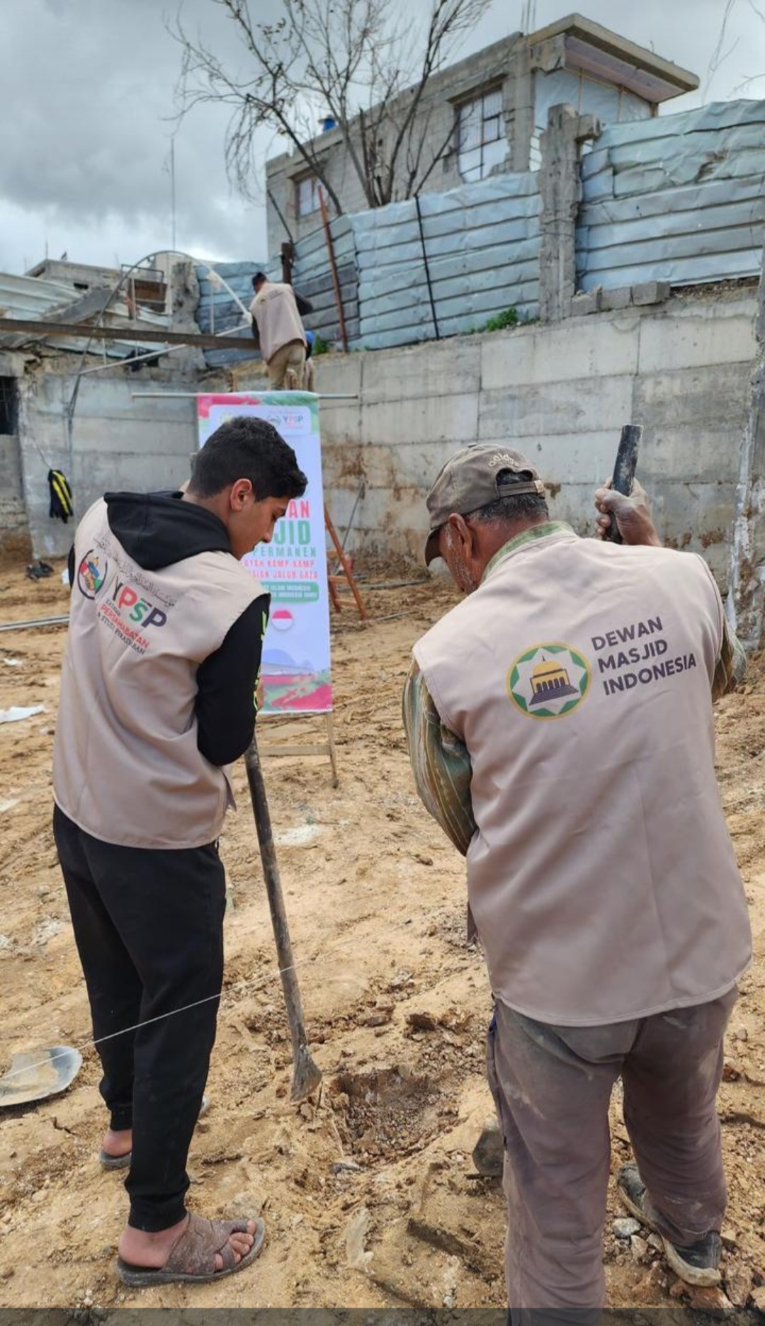 Proses pembangunan masjid di jakur Gaza Palestina (BeritaNasional/istimewa)