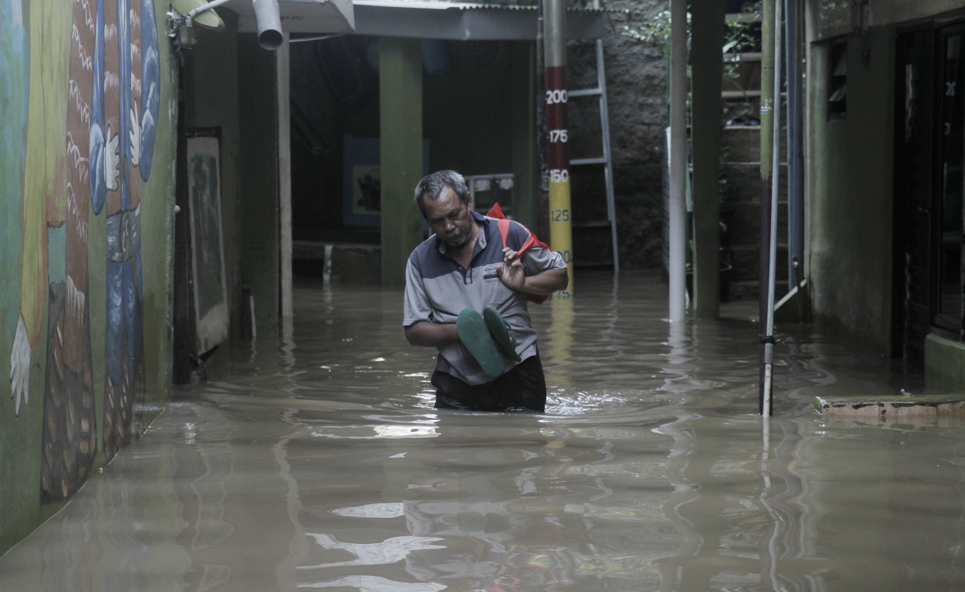 Banjir di kawasan Kebon Pala, Kampung Melayu, Jakarta. (BeritaNasional/Oke Atmaja).