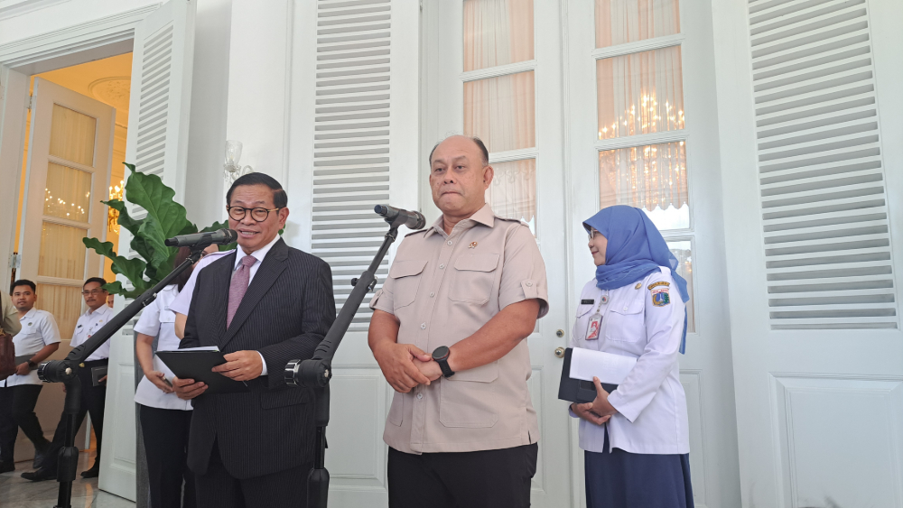 Gubernur Jakarta Pramono Anung (kiri) bersama Kepala BGN Dadan Hindayana. (BeritaNasional/Lydia)