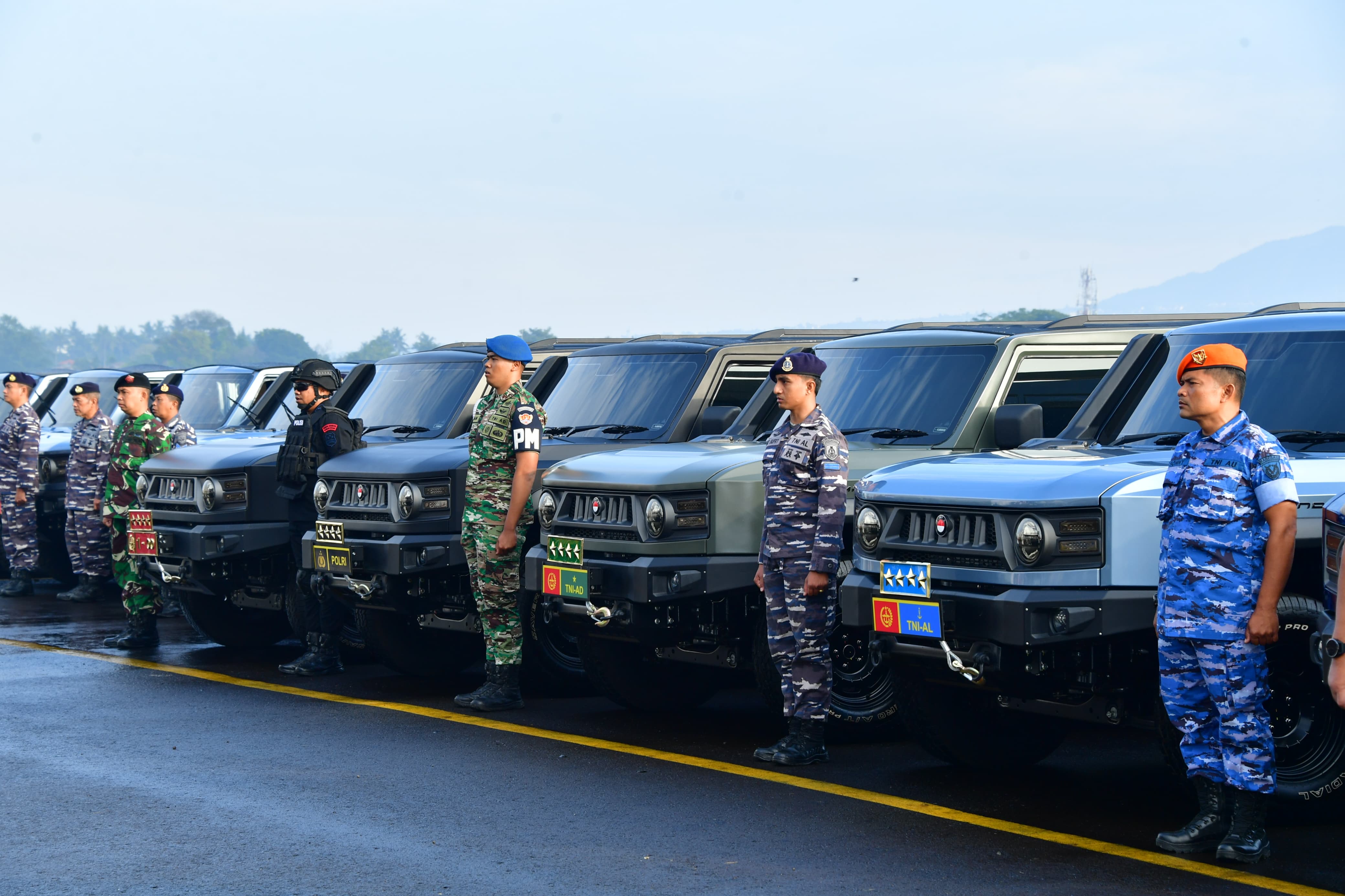 Menhan Serahkan Ribuan Ransus ‘Maung’ ke Jajaran TNI dan Polri. (Foto/istimewa).