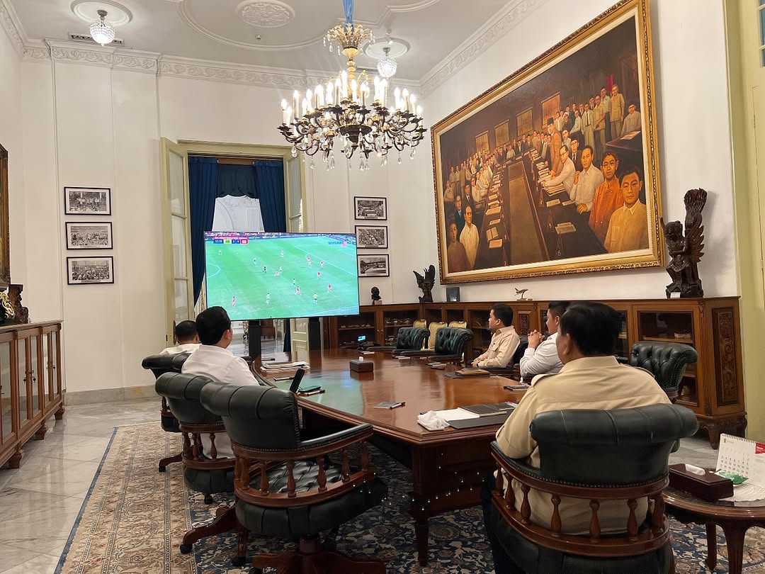 Presiden RI Prabowo Subianto mengunggah momen menonton pertandingan Timnas Indonesia versus Australia. (Foto/instagram Prabowo).