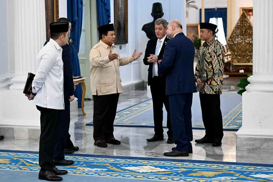 Momen pertemuan utusan khusus Presiden Palestina, Mahmoud Al-Habbash, dengan Presiden Republik Indonesia, Prabowo Subianto, di Istana Merdeka. (Foto/Doc. Setkab)