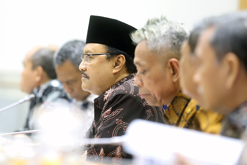 Menteri Sosial Saifullah Yusuf bersama jajaran Kemensos mengikuti Rapat Kerja bersama Komisi VIII. (BeritaNasional/Elvis Sendouw)