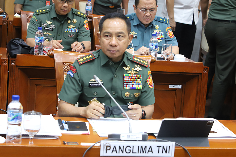 Panglima TNI Jenderal Agus Subiyanto saat rapat di DPR. (BeritaNasional/Elvis Sendouw)