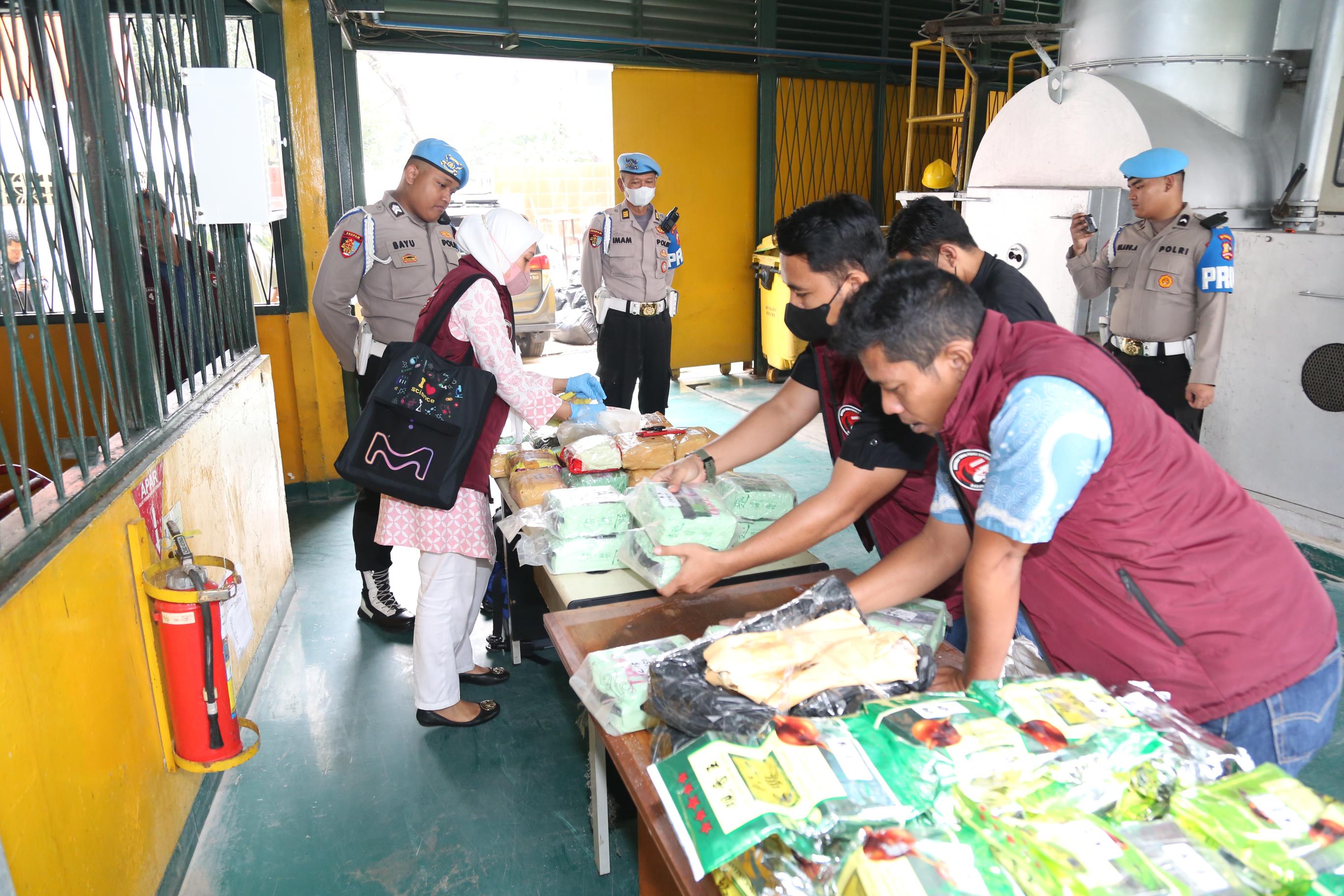 Polri Musnahkan 120 Kg Sabu Hasil Penggerebekan di 3 Lokasi. (Foto/Istimewa).