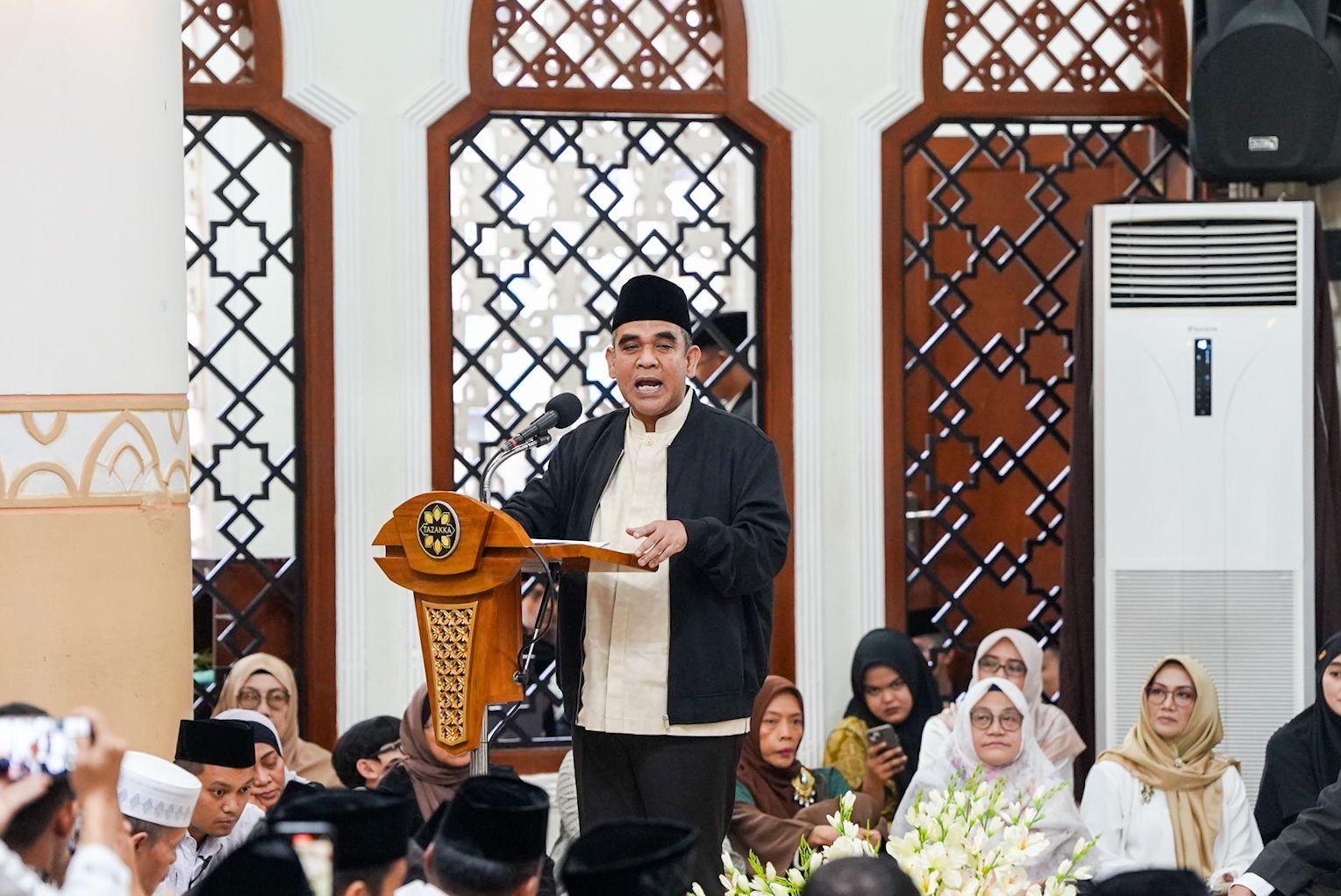 Ketua MPR Ahmad Muzani saat memberikan pidato di salah satu pondok pesantren. (BeritaNasional/istimewa)