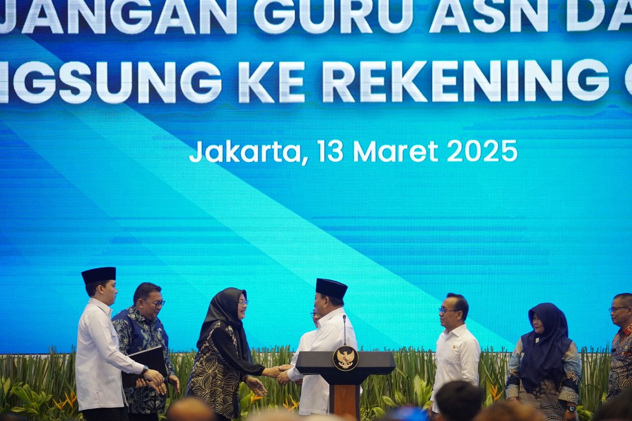 Presiden Prabowo saat peluncuran mekanisme baru penyaluran tunjangan guru ASN. (Foto/Tim Prabowo).