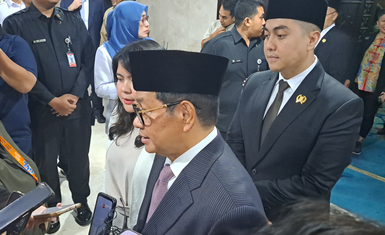 Gubernur DKI Jakarta Pramono Anung berswafoto (BeritaNasional/Lydia)