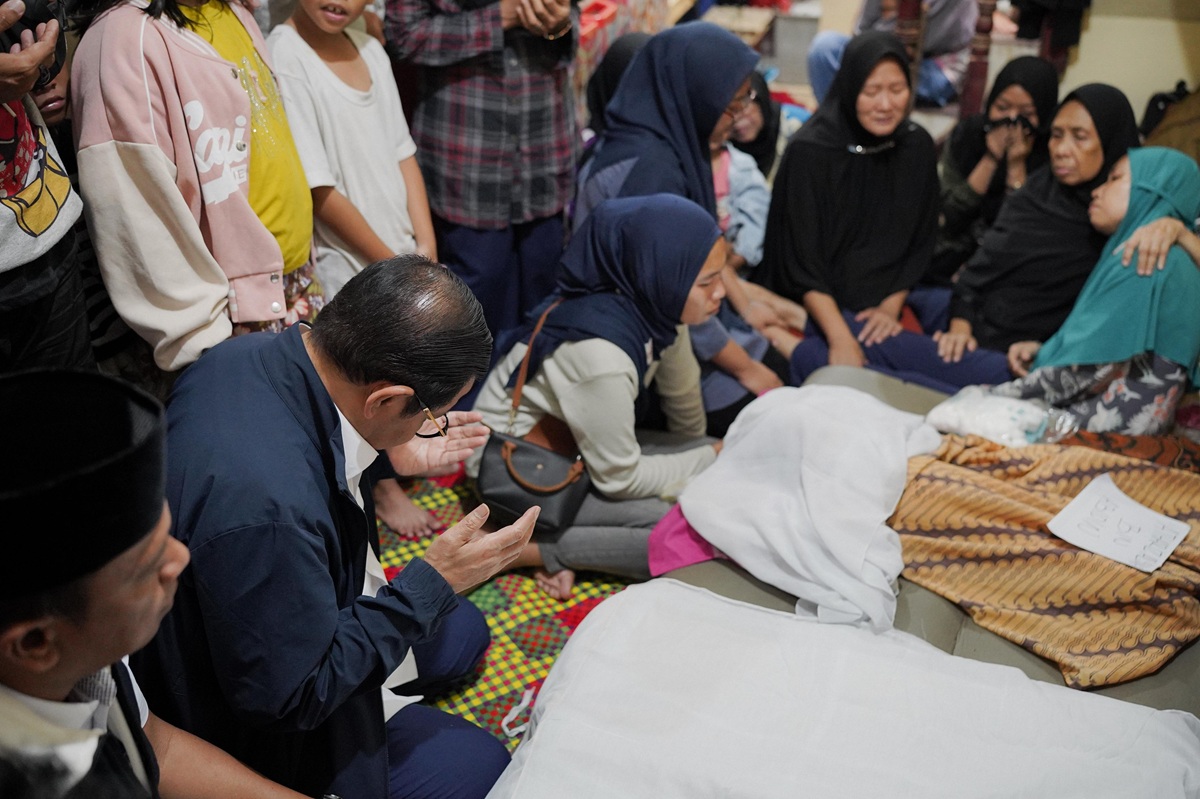 Pramono Takziah ke Rumah Balita Korban Banjir di Kebon Baru. (Foto/Tim Pramono).