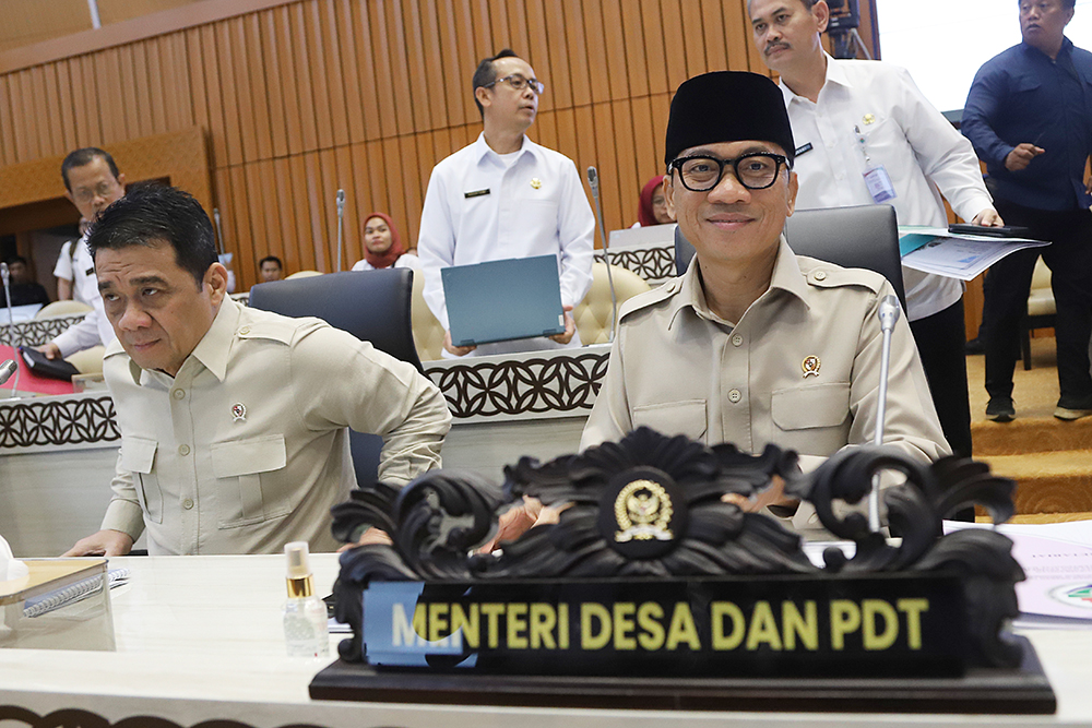 Rapat kerja Komisi V dengan Menteri Desa dan PDT. (BeritaNasional/Elvis Sendouw)