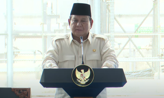 Presiden Prabowo saat meresmikan smleter di Gresik. (Foto/YouTube/setpres)