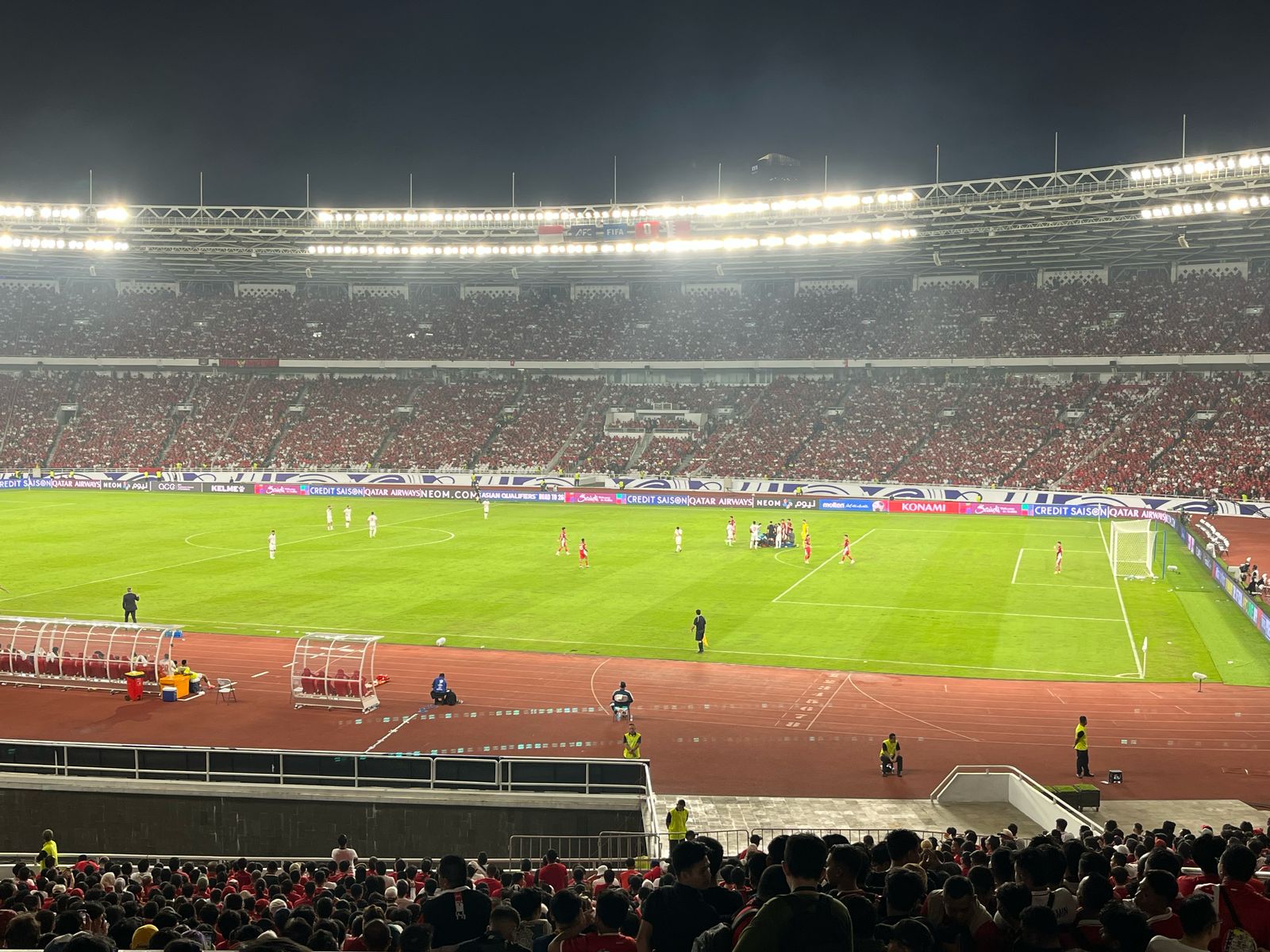 Suasana pertandingan Timnas Indonesia vs Bahrain di SUGBK pada Selasa (25/3/2025). (BeritaNasional/Harits Tryan)