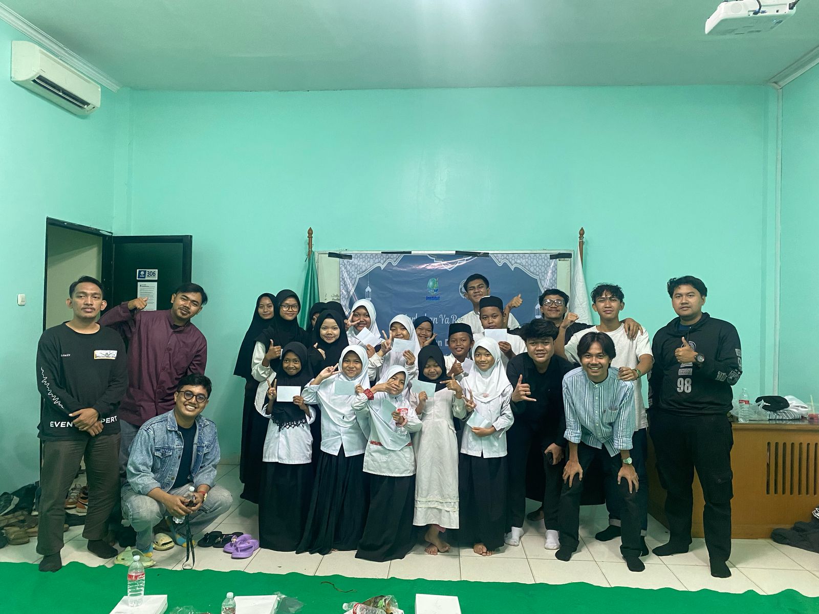 UKM STIAMI Football Club Gelar Buka Puasa Bersama dan Santunan Anak Yatim. (BeritaNasional/Galuh).