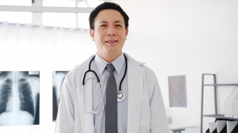 Kemenkes Siap Rekrut Dokter Spesialis Berbasis Daerah Guna Atasi Ketimpangan Ilustrasi dokter spesialis (Foto/Freepik)