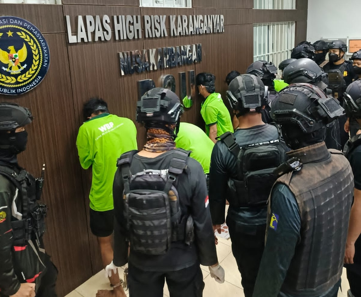 56 Napi Provokator Lapas Muara Beliti Dipindah ke Nusakambangan 56 Napi Provokator Lapas Muara Beliti Dipindah ke Nusakambangan. (Foto/istimewa)