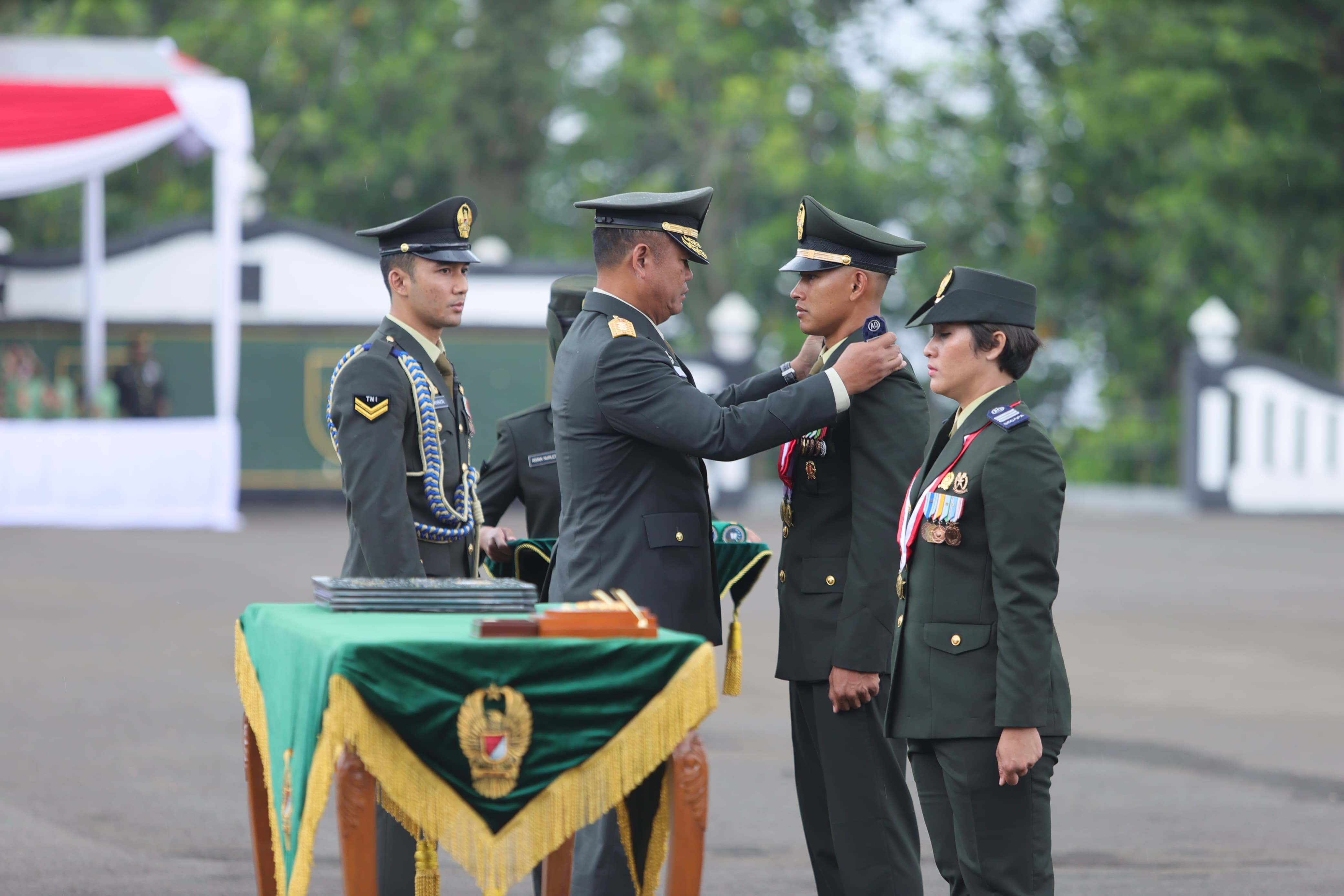 Pelantikan 677 Perwira Remaja TNI AD lulusan Pendidikan Pembentukan Perwira (Diktukpa) Secapa AD Gelombang I Tahun Anggaran 2025. (BeritaNasional/Elvis Sendouw/HO Puspen TNI)