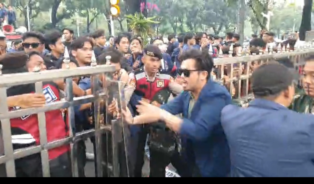 Demontrasi mahasiswa Trisakti di Balai Kota Jakarta ricuh (BeritaNasional/Lydia)