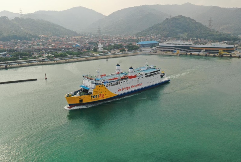 Kapal  Ferry (Beritanasional/Panji)
