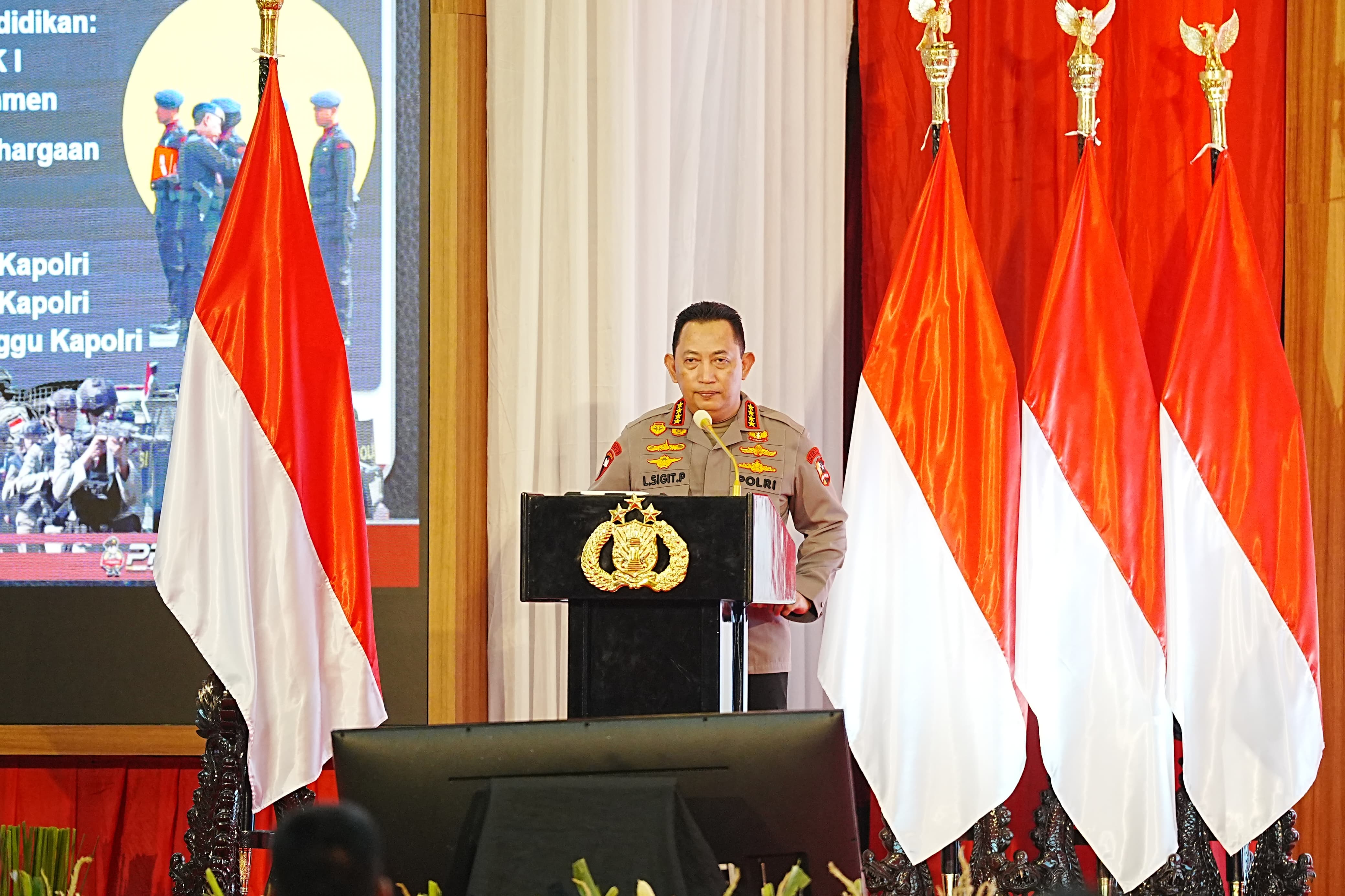 Kapolri Jenderal Polisi Listyo Sigit Prabowo memberi intruksi Rakernis) Baharkam dan Korbrimob Polri di Gedung Auditorium PTIK Jakarta Selatan (BeritaNasional/Bachtiarudin Alam)