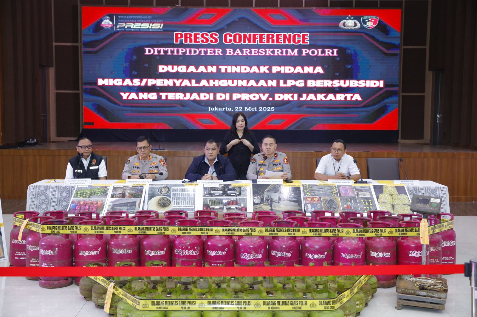 Bareskirm Polri gelar rilis pengungkapan praktik oplos gas Elpiji di Jakarta. (BeritaNasional/dok Humas Polri)