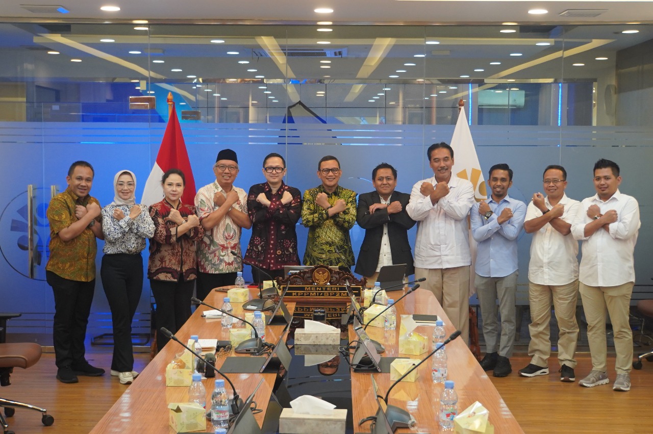 Menteri P2MI Abdul Karding menerima kunjungan President University bahas PMI. (BeritaNasional/Elvis Sendouw/HO Hms P2MI)