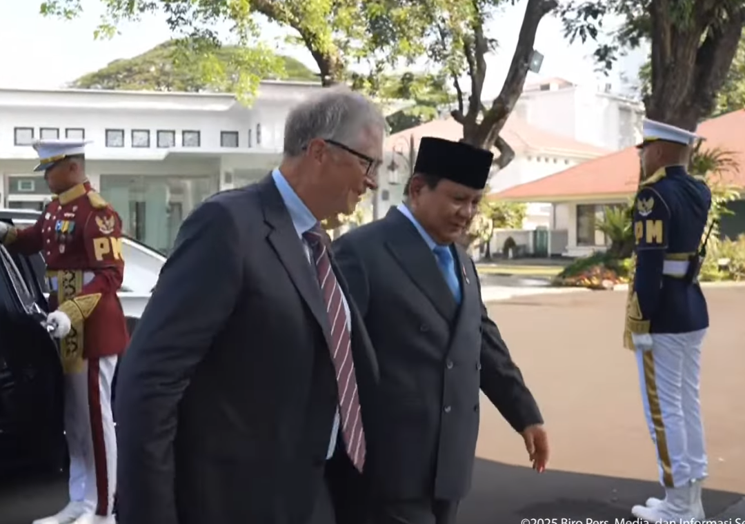 Bill Gates Tiba di Istana, Langsung Disambut Hangat Prabowo Presiden Prabowo Subianto menerima kunjungan pendiri Microsoft Bill Gates. (Foto/YouTube Sekretariat Presiden).