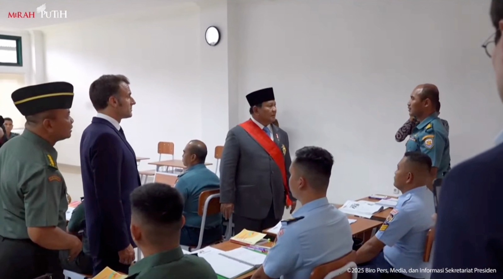 Bonjour dari Magelang! Prabowo Ajak Macron Tinjau Kelas Bahasa Prancis di Akmil. (Foto/istimewa)