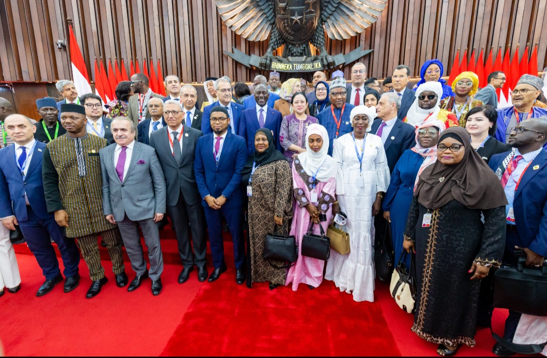 Ketua DPR Puan Maharani bersama perwakilan negara OKI di gedung DPR. (BeritaNasional/istimewa)