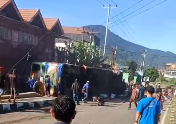 Bus ALS yang Kecelakaan di Padang Panjang Ternyata Tak Miliki Izin Operasi Kecelakaan maut Bus ALS. (Foto/Instagram)