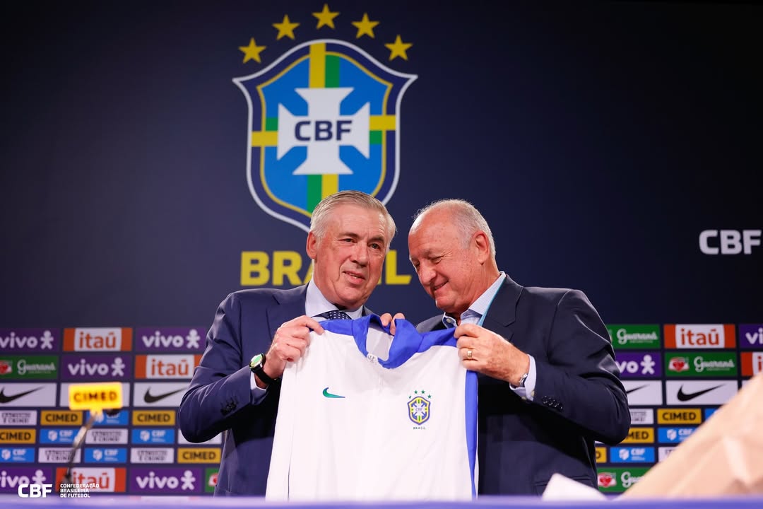 Carlo Ancelotti (kiri) saat diperkenalkan sebagai pelatih baru Timnas Brasil. (Foto/Instagram Carlo Ancelotti)