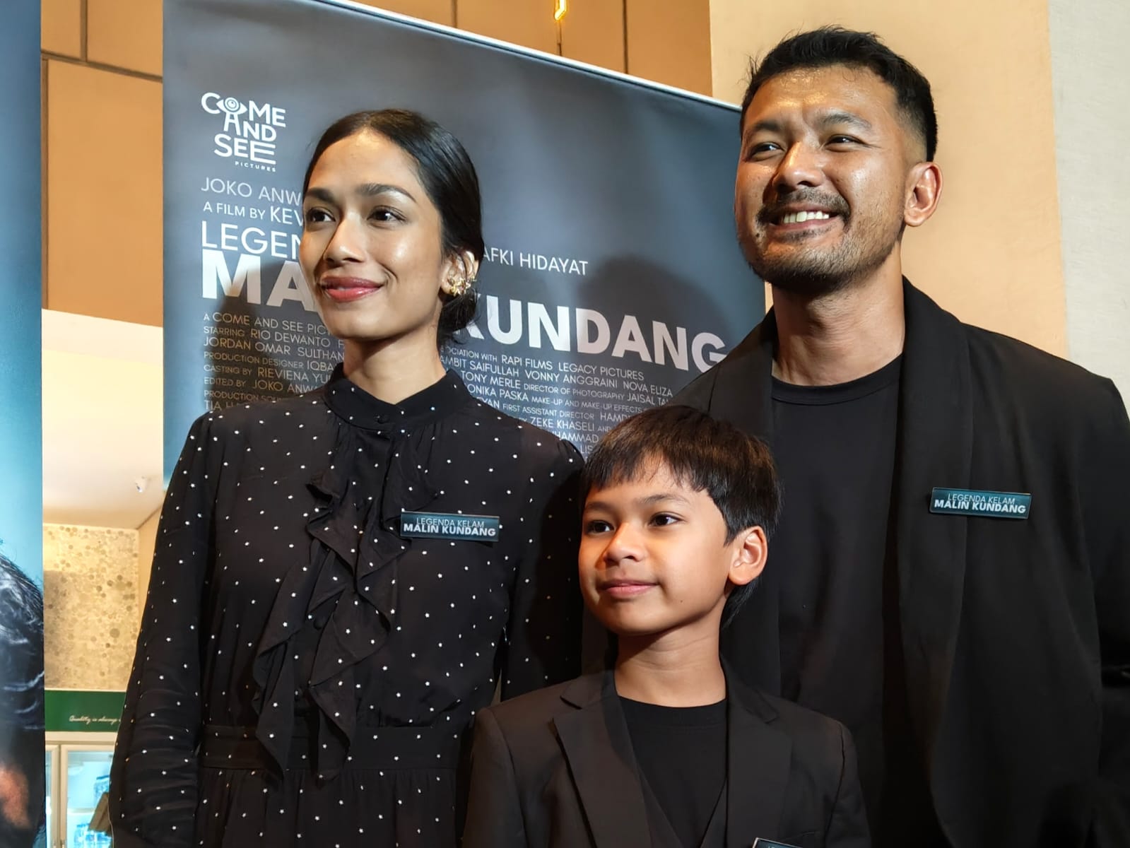 Dari kiri, Faradina Mufti, Jordan Omar, dan Rio Dewanto saat konferensi pers film anyar Legenda Kelam Malin Kundang di Epicentrum XXI, Senin (19/5/2025). (BeritaNasional/Bagas Kusumohadi)