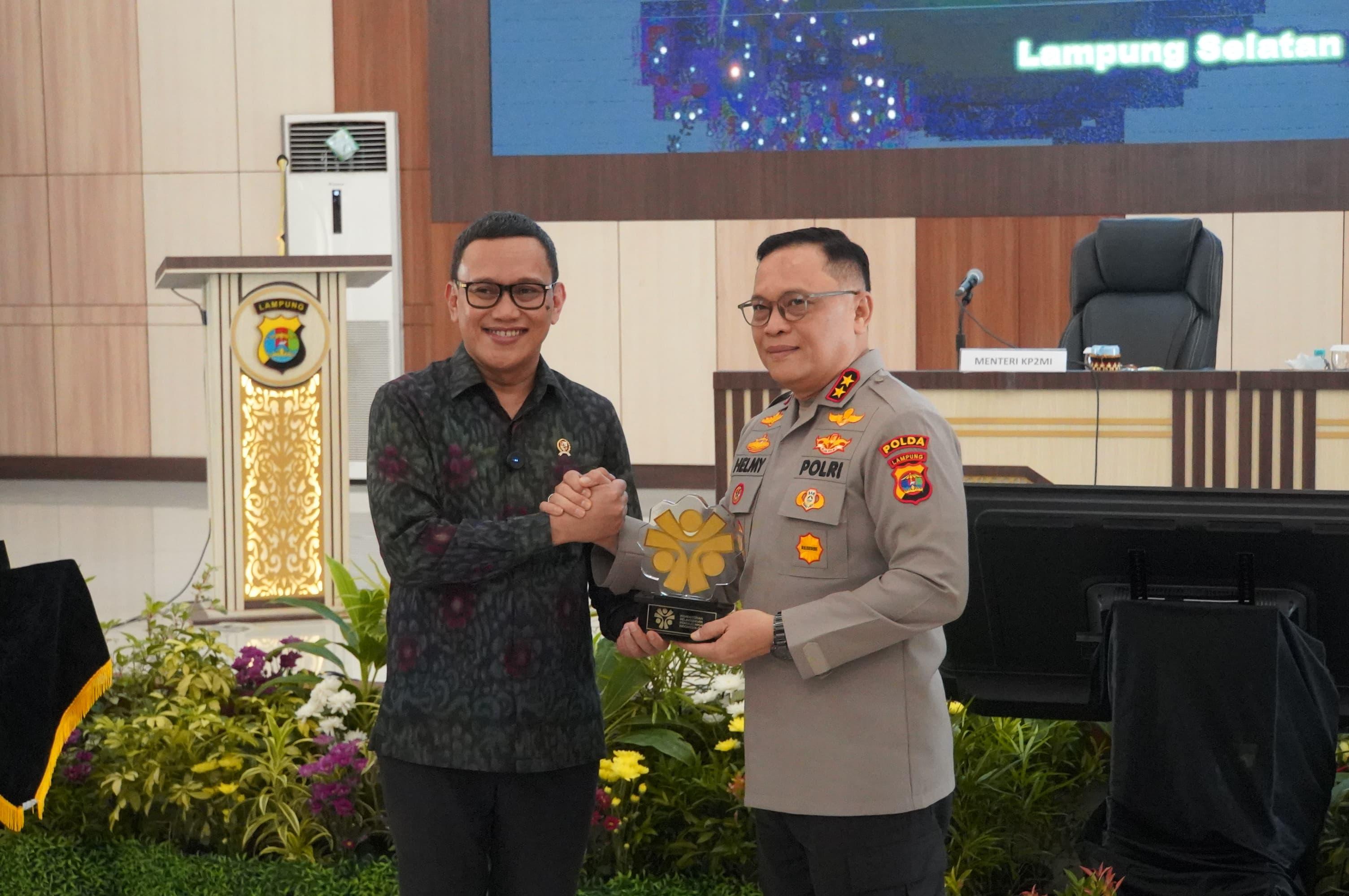 Deklarasi bersama pencegahan pengiriman pekerja migran Indonesia (PMI) non prosedural atau ilegal dan Tindak Pidana Perdagangan Orang (TPPO) di Polda Lampung. (BeritaNasional/Elvis Sendouw/HO Hms P2MI)